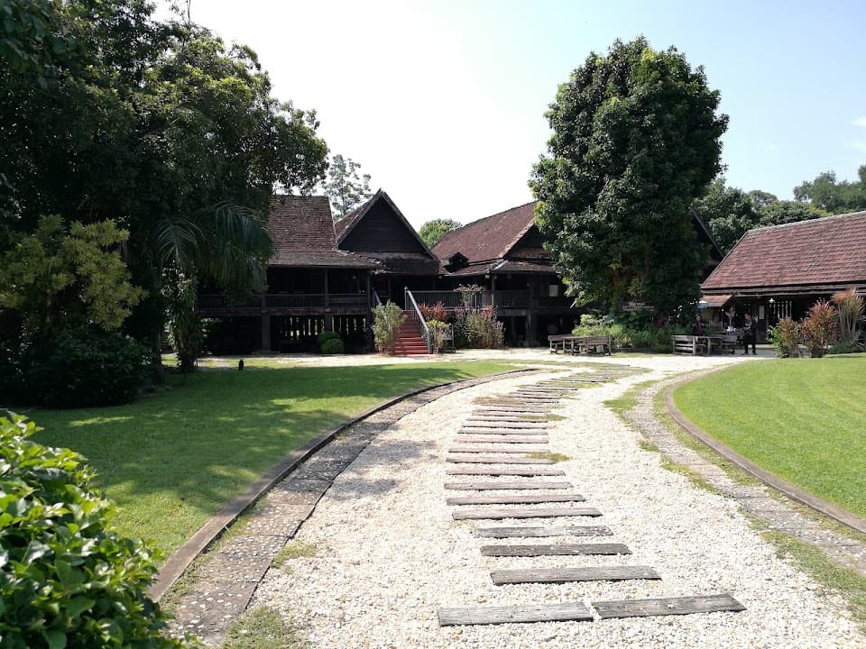 บ้านเสานัก