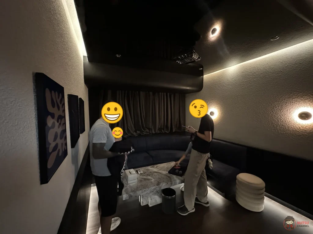 ห้องคาราโอเกะส่วนตัวในร้าน OB Karaoke ย่านสันติธรรม