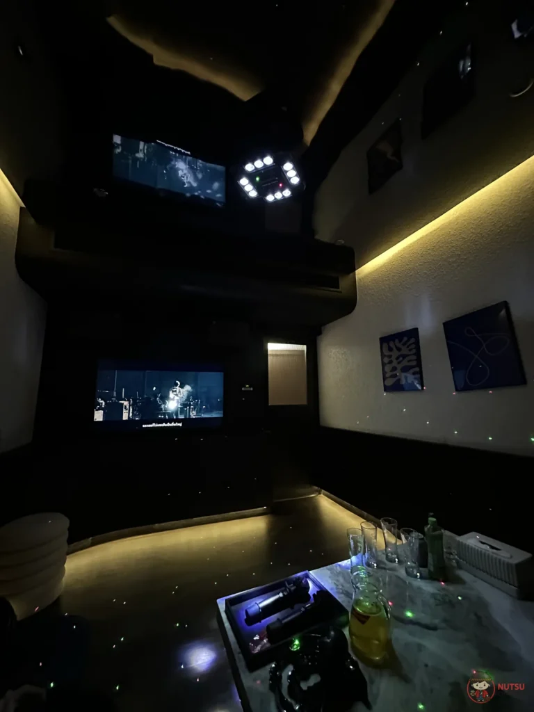 ห้องคาราโอเกะส่วนตัวในร้าน OB Karaoke ย่านสันติธรรม