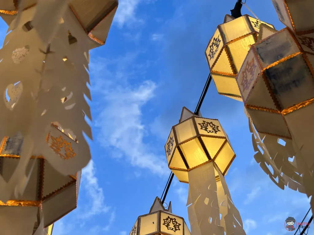 โคมแขวนล้านนา ประดับวัดหริภุญชัย