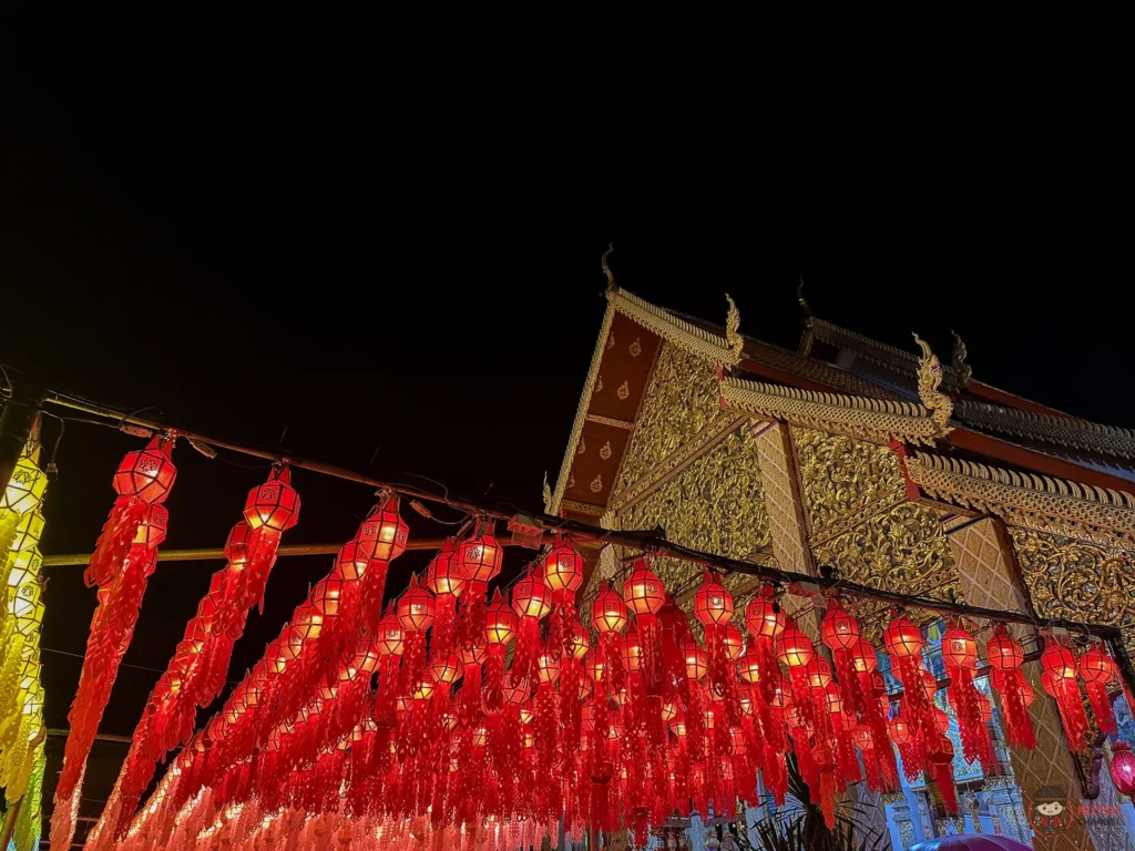 บรรยากาศงานโคมวัดหริภุญชัยยามค่ำ