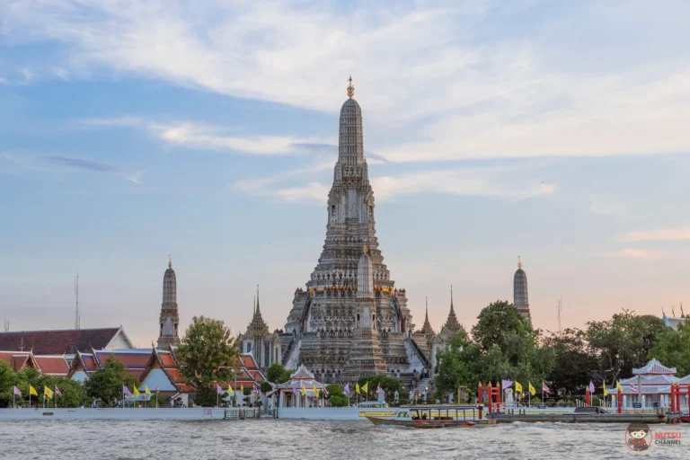 พระปรางค์วัดอรุณริมแม่น้ำเจ้าพระยา ยามพระอาทิตย์ตก