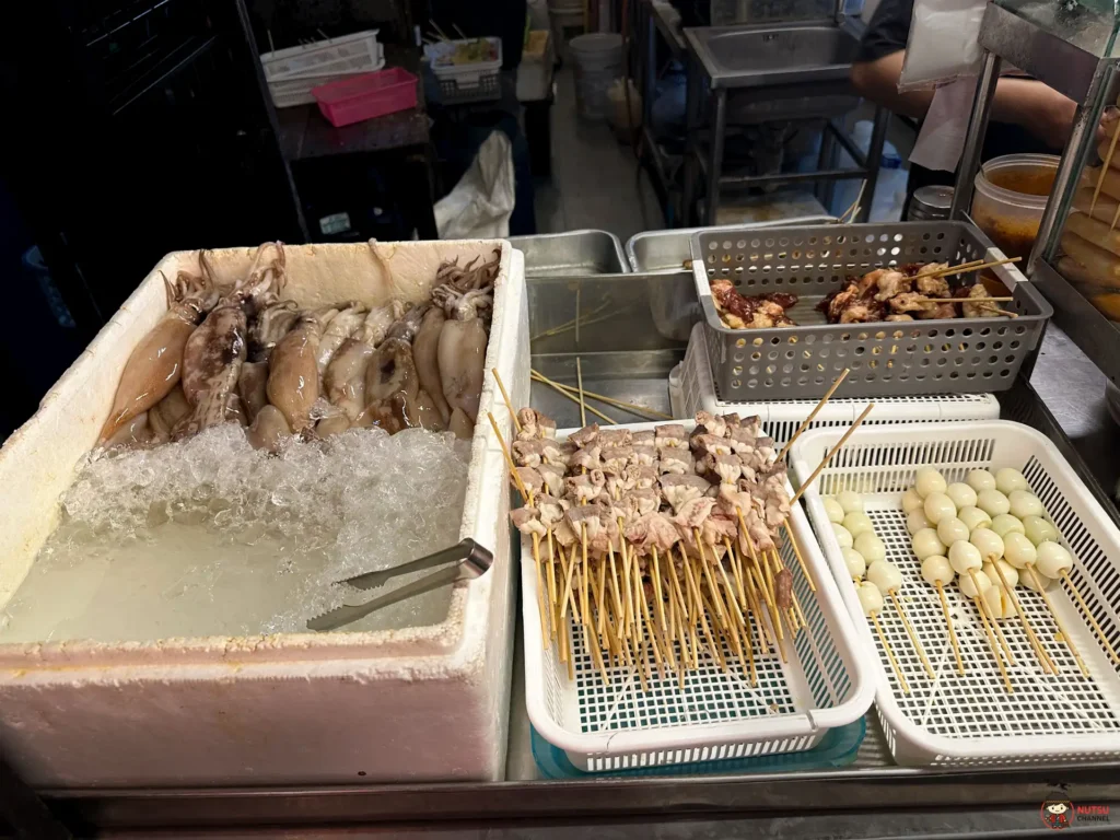 เมนูหม่าล่าและโอเด้ง ร้านปุ๋มเด้ง เจ็ดยอด