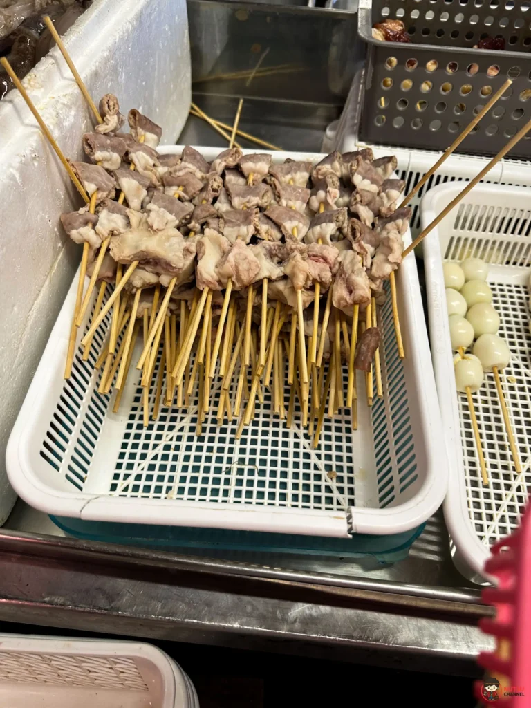 เมนูหม่าล่าและโอเด้ง ร้านปุ๋มเด้ง เจ็ดยอด