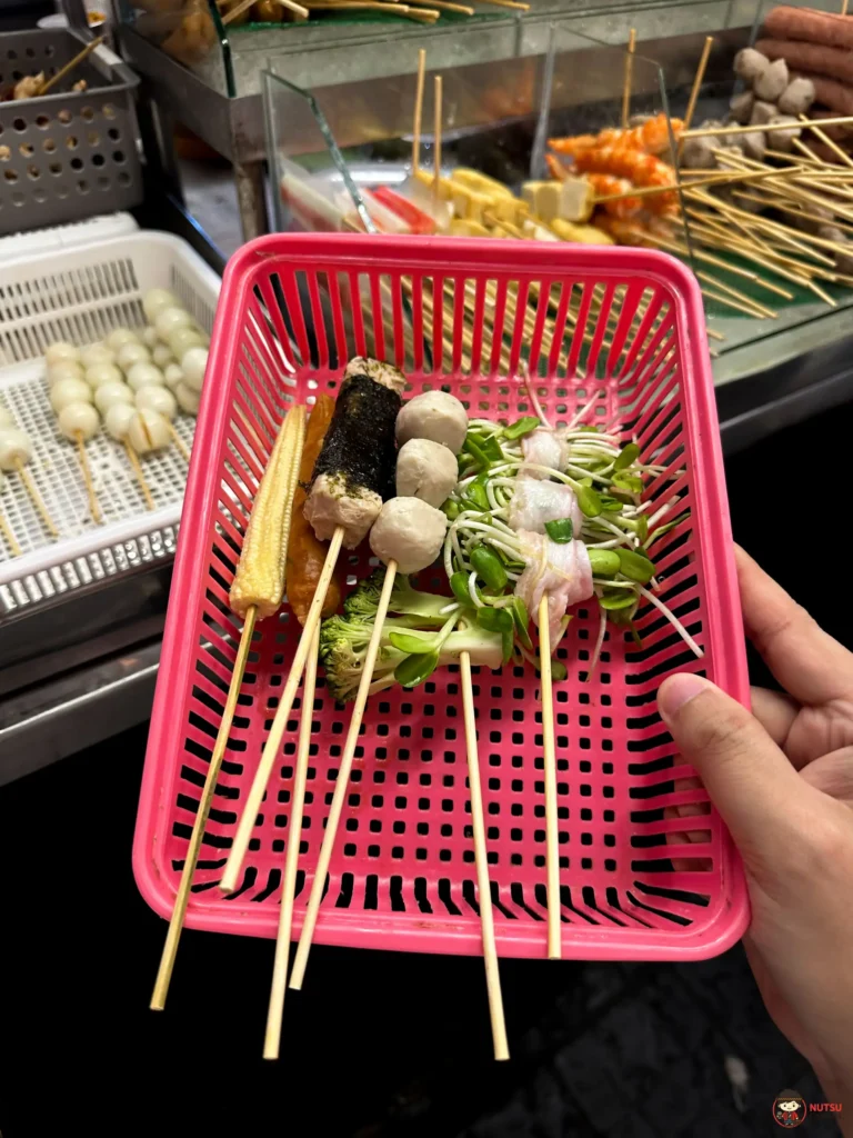 เมนูหม่าล่าและโอเด้ง ร้านปุ๋มเด้ง เจ็ดยอด